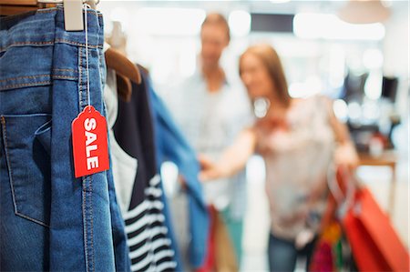 simsearch:6113-07791169,k - Close up of sale tag in clothing store Stock Photo - Premium Royalty-Free, Code: 6113-07791115