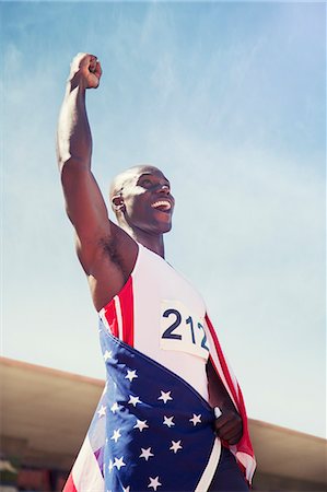 eingewickelt - Track and field athlete cheering on track Photographie de stock - Premium Libres de Droits, Code: 6113-07730445