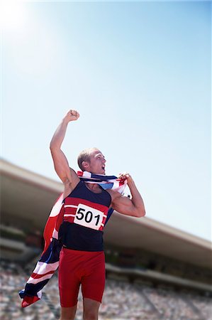 simsearch:6113-07730614,k - Track and field athlete cheering with British flag Fotografie stock - Premium Royalty-Free, Codice: 6113-07730489