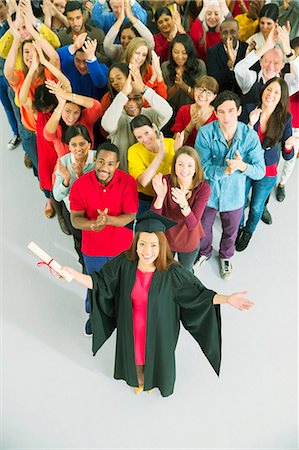 simsearch:6113-07730705,k - Clapping crowd behind graduate Foto de stock - Sin royalties Premium, Código: 6113-07730659