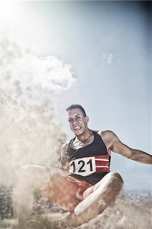 Long jumper landing in sand Foto de stock - Sin royalties Premium, Código: 6113-07730603