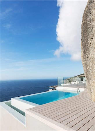 simsearch:6113-06753929,k - Modern swimming pool overlooking ocean Stock Photo - Premium Royalty-Free, Code: 6113-07730776