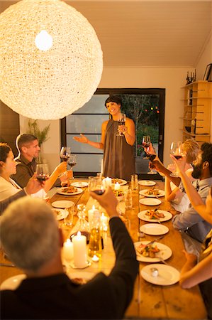 recevoir (diner) - Woman giving toast at dinner party Photographie de stock - Premium Libres de Droits, Code: 6113-07730899