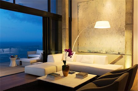salón - Lamp and sofa in modern living room Foto de stock - Sin royalties Premium, Código: 6113-07730800