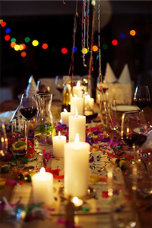 Lit candles on table at party Photographie de stock - Premium Libres de Droits, Code: 6113-07730816