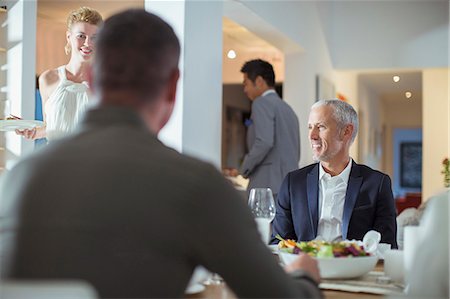 simsearch:6113-07730990,k - Man smiling at table at dinner party Photographie de stock - Premium Libres de Droits, Code: 6113-07730938