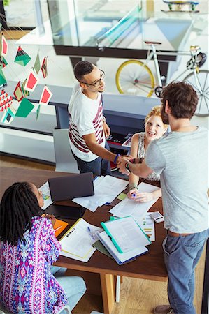 start up - People shaking hands in office Foto de stock - Sin royalties Premium, Código: 6113-07731462