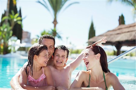 family outside ethnic - Family with two children enjoying themselves in swimming pool Photographie de stock - Premium Libres de Droits, Code: 6113-07808104