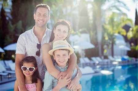 Portrait of happy family by swimming pool Photographie de stock - Premium Libres de Droits, Code: 6113-07808125