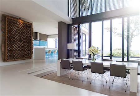 simsearch:6113-07808266,k - View of luxurious dining room with painting hanging on wall Foto de stock - Sin royalties Premium, Código: 6113-07808232