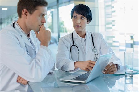 simsearch:6113-07808653,k - Female and male doctor using laptop in hospital office Stock Photo - Premium Royalty-Free, Code: 6113-07808650