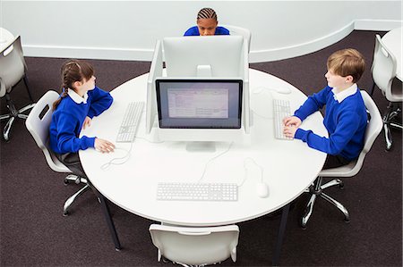 simsearch:6113-07961519,k - Primary school children working with computers during IT lesson Fotografie stock - Premium Royalty-Free, Codice: 6113-07961482
