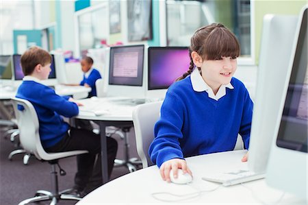 simsearch:6113-07961519,k - Primary school children working with computers during IT lesson Fotografie stock - Premium Royalty-Free, Codice: 6113-07961491