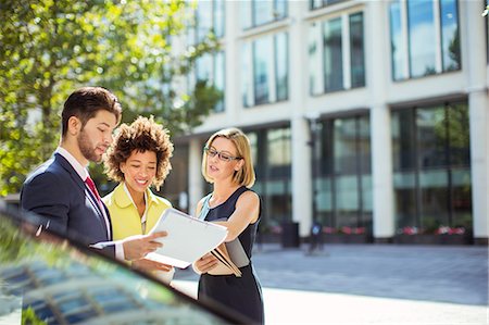 people reading city - Business people reading paperwork in city Stock Photo - Premium Royalty-Free, Code: 6113-07961653