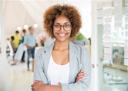 portrait business woman confident - Portrait of smiling office worker with crossed arms Stock Photo - Premium Royalty-Free, Code: 6113-07991852