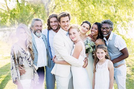 Portrait of young couple and guests during wedding ceremony Foto de stock - Sin royalties Premium, Código: 6113-07992186