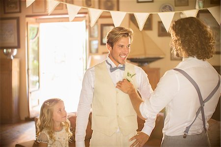 fanion - Bridegroom and best man preparing for wedding ceremony Photographie de stock - Premium Libres de Droits, Code: 6113-07992125