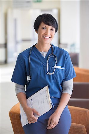 simsearch:6113-07905909,k - Portrait of female doctor holding clipboard in hospital Stock Photo - Premium Royalty-Free, Code: 6113-07905857
