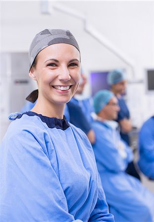 physicians in operating room - Portrait of female surgeon in operating theater Photographie de stock - Premium Libres de Droits, Code: 6113-07905870