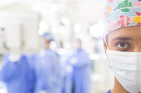 simsearch:649-06040644,k - Portrait of masked surgeon with blurred hospital setting in background Stock Photo - Premium Royalty-Free, Code: 6113-07905877