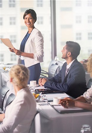 speaker and audience - Portrait of mid adult businesswoman giving presentation in office Foto de stock - Sin royalties Premium, Código: 6113-07906004