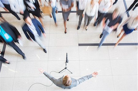 speaker and audience - High angle view of business people walking towards colleague giving speech Photographie de stock - Premium Libres de Droits, Code: 6113-07906014