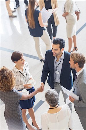 simsearch:6113-07906063,k - High angle view of group of business people shaking hands in office Foto de stock - Royalty Free Premium, Número: 6113-07906019