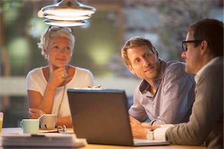 Business people talking in office meeting Photographie de stock - Premium Libres de Droits, Code: 6113-07906245