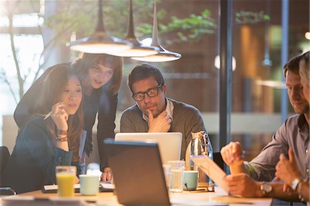 Business people using laptop in office meeting Foto de stock - Sin royalties Premium, Código: 6113-07906249