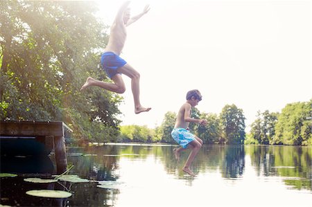 simsearch:6113-06909315,k - Father and son jumping into lake Stock Photo - Premium Royalty-Free, Code: 6113-07906350