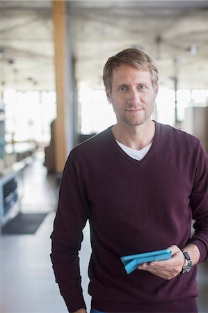 Businessman holding digital tablet in office Photographie de stock - Premium Libres de Droits, Code: 6113-07906320