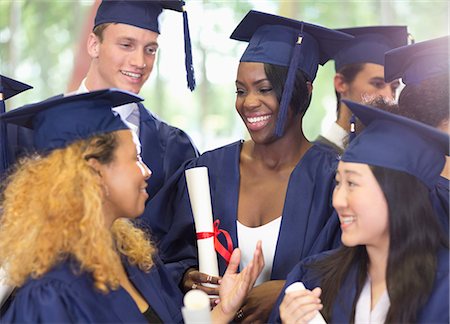 simsearch:6113-07906519,k - Group of smiling students wearing graduation clothes talking to each other Foto de stock - Sin royalties Premium, Código: 6113-07906545
