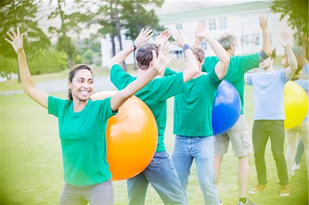 simsearch:6113-08087976,k - Teammates performing fitness ball team building activity Foto de stock - Royalty Free Premium, Número: 6113-08087995