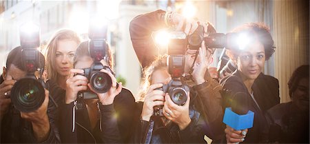 eye contact and camera - Portrait of paparazzi in a row with cameras and microphone Stock Photo - Premium Royalty-Free, Code: 6113-08088138