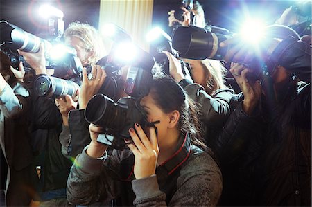 flash - Paparazzi photographers photographing event Fotografie stock - Premium Royalty-Free, Codice: 6113-08088250