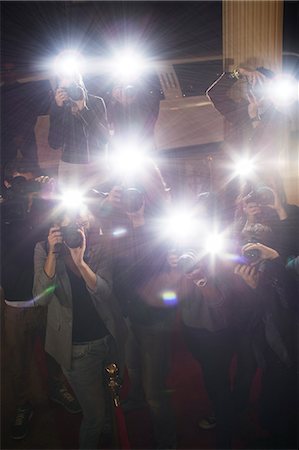 flash - Paparazzi photographers at red carpet event Fotografie stock - Premium Royalty-Free, Codice: 6113-08088205