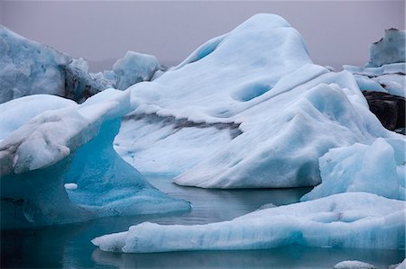 simsearch:649-08085947,k - Blue iceberg formations, Jokulsarlon, Iceland Photographie de stock - Premium Libres de Droits, Code: 6113-08088352