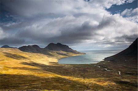 Sun shining along cliffs and shore, Veidileysa, West Fjords, Iceland Stockbilder - Premium RF Lizenzfrei, Bildnummer: 6113-08088359