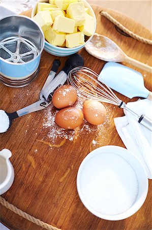 sugar egg - Baking ingredients on cutting board Stock Photo - Premium Royalty-Free, Code: 6113-08171502