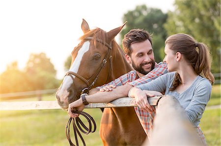 simsearch:6113-08220442,k - Couple with horse talking at rural pasture fence Foto de stock - Sin royalties Premium, Código: 6113-08220396
