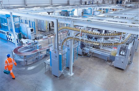 simsearch:649-07736977,k - High angle view of printing press conveyor belts in printing plant Stockbilder - Premium RF Lizenzfrei, Bildnummer: 6113-08393678