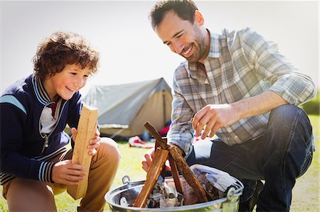 simsearch:6113-07762127,k - Father and son building campfire Foto de stock - Sin royalties Premium, Código: 6113-08393784