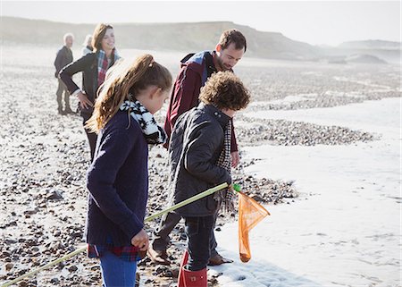 simsearch:6113-08393795,k - Multi-generation family clamming on rocky beach Stock Photo - Premium Royalty-Free, Code: 6113-08393795