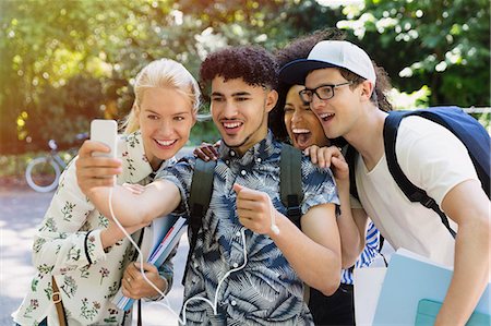 simsearch:6113-08321125,k - Friends taking selfie with camera phone in park Stock Photo - Premium Royalty-Free, Code: 6113-08321087