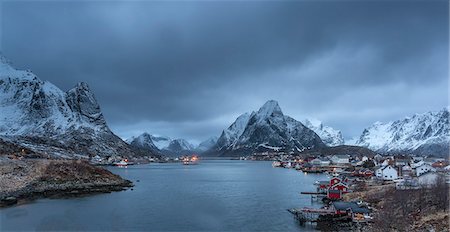 simsearch:6113-07160766,k - Snow covered mountain range above fishing village at dusk, Reine, Lofoten Islands, Norway Photographie de stock - Premium Libres de Droits, Code: 6113-08321258