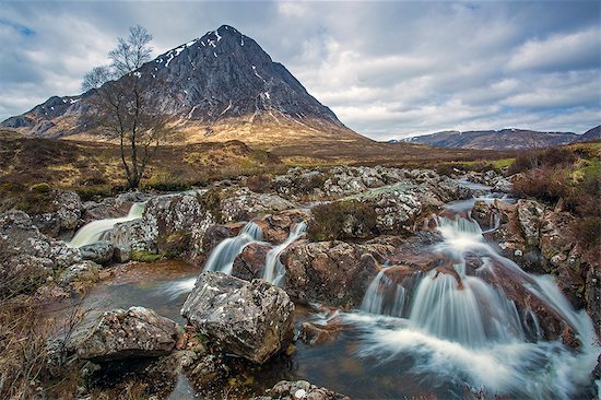 Small craggy waterfall below mountain, Loch Eriboll, Sutherland, Scotland Foto de stock - Sin royalties Premium, Código de la imagen: 6113-08321265