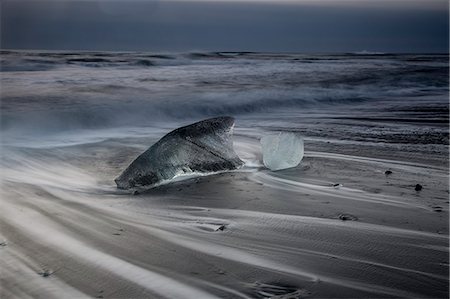 Ice on stormy cold ocean beach, Iceland Fotografie stock - Premium Royalty-Free, Codice: 6113-08321230