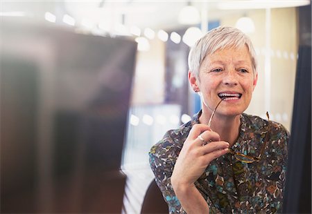 simsearch:6113-08321443,k - Senior businesswoman working at computer in office Photographie de stock - Premium Libres de Droits, Code: 6113-08321359