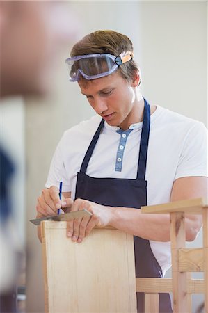 simsearch:6113-08321417,k - Carpenter measuring wood in workshop Fotografie stock - Premium Royalty-Free, Codice: 6113-08321375