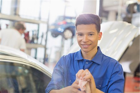 Portrait confident mechanic in auto repair shop Stock Photo - Premium Royalty-Free, Code: 6113-08321474